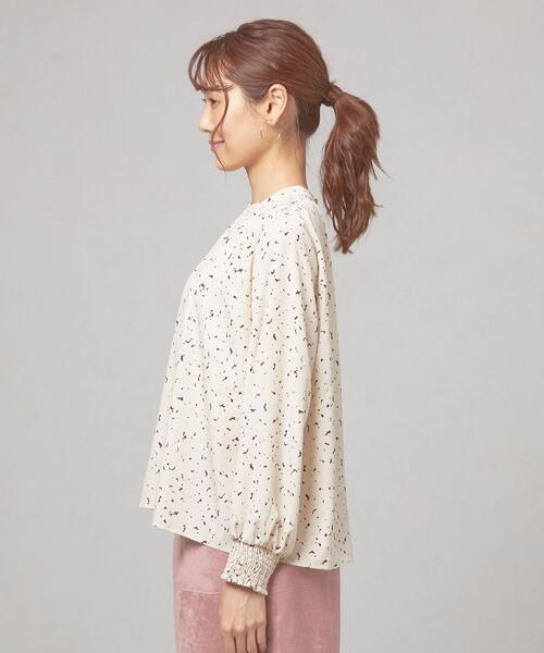 closet story（クローゼットストーリー）の「＜closet story（クローゼットストーリー）ランダムプリント ソデシャーリング ブラウス（シャツ/ブラウス・レディース・ブラック/オフホワイト・FREE）」の8枚目の写真