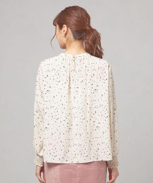 closet story（クローゼットストーリー）の「＜closet story（クローゼットストーリー）ランダムプリント ソデシャーリング ブラウス（シャツ/ブラウス・レディース・ブラック/オフホワイト・FREE）」の10枚目の写真