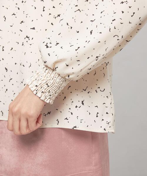 closet story（クローゼットストーリー）の「＜closet story（クローゼットストーリー）ランダムプリント ソデシャーリング ブラウス（シャツ/ブラウス・レディース・ブラック/オフホワイト・FREE）」の14枚目の写真