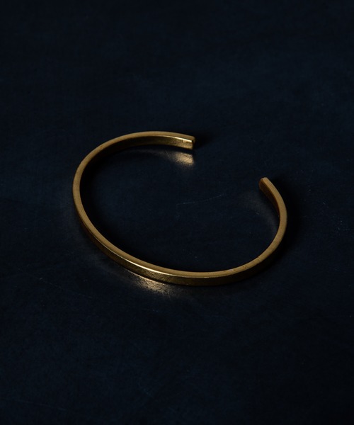 Genri(ゲンリ)の「Genri/ゲンリ/プレーンバングル/Plane Bangle(バングル/リストバンド・メンズ・ゴールド/ブラック/シルバー・FREE)」の9枚目の写真