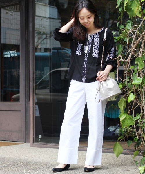 Simplicite（サンプリシテ）の「ワイドロールupチノパンツ（その他パンツ・レディース・ホワイト・MEDIUM）」の4枚目の写真