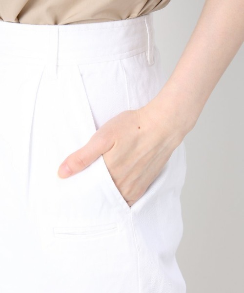 Simplicite（サンプリシテ）の「ワイドロールupチノパンツ（その他パンツ・レディース・ホワイト・MEDIUM）」の3枚目の写真