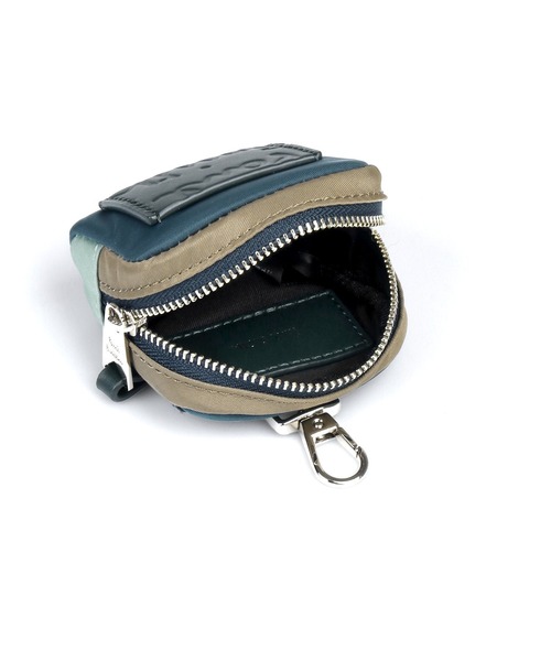 Paul Smith（ポールスミス）の「ナイロンカラーブロッキング Airpodsケース / 883818 P410（スマホケース/カバー・メンズ・ライトブルー/ブラック/ネイビー・FREE）」の6枚目の写真