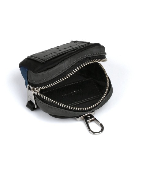 Paul Smith（ポールスミス）の「ナイロンカラーブロッキング Airpodsケース / 883818 P410（スマホケース/カバー・メンズ・ライトブルー/ブラック/ネイビー・FREE）」の12枚目の写真