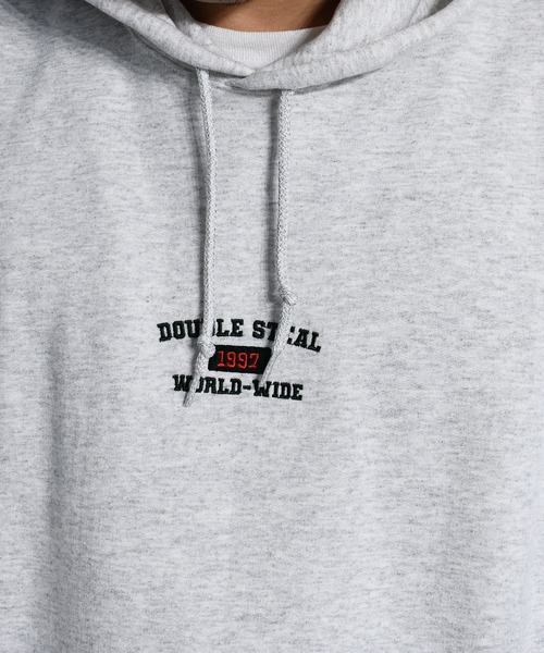 DOUBLE STEAL（ダブルスティール）の「Old School Font 裏起毛パーカー（パーカー・メンズ・アッシュグレー/ブラック/ダークグリーン/サンドベージュ・MEDIUM/LARGE/X-LARGE）」の2枚目の写真