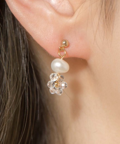 マーガレットピアス片耳花芯黄&花びら白