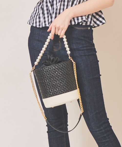 31 Sons de mode（トランテアン　ソン　ドゥ　モード）の「パールハンドルバケツバッグ（かごバッグ・レディース・ブラック/ベージュ・FREE）」の7枚目の写真