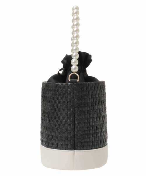 31 Sons de mode（トランテアン　ソン　ドゥ　モード）の「パールハンドルバケツバッグ（かごバッグ・レディース・ブラック/ベージュ・FREE）」の4枚目の写真