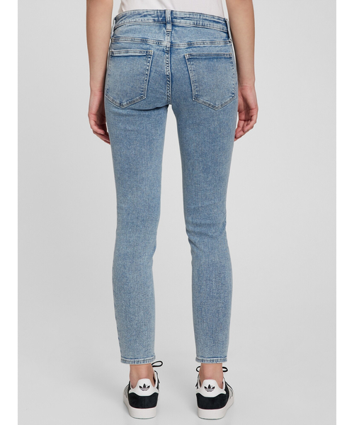 GAP(ギャップ)の「ウォッシュウェル ミッドライズ ユニバーサルレギング(デニムパンツ・レディース・ライトインディゴブルー・23/24/25/26/27/28/29/30)」の4枚目の写真