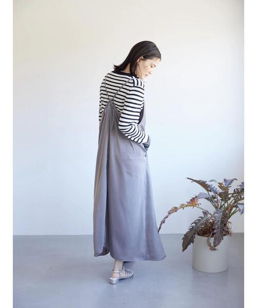 AMERICAN HOLIC（アメリカンホリック）の「Vネックサテンキャミワンピース（ワンピース・レディース・モカ/ブルー・M/L）」の22枚目の写真