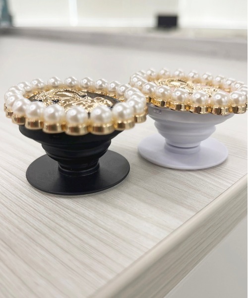 apres jour（アプレジュール）の「【apres jour×ARIAZ】アンティークスマホグリップ（スマホグッズ・レディース・オフホワイト/ブラック/ピンクベージュ・FREE）」の5枚目の写真