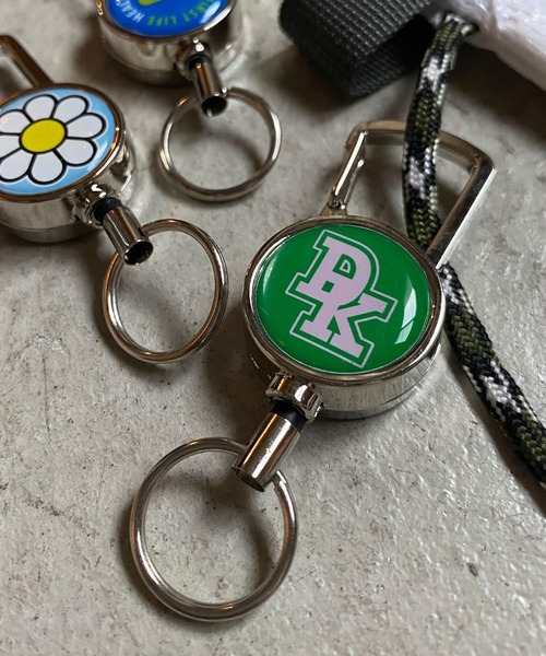 SPINNS（スピンズ）の「メタルリールキーホルダー（キーホルダー・レディース・A/B/C/D/E/F/G/H/I/J/L/K・ONESIZE）」の2枚目の写真