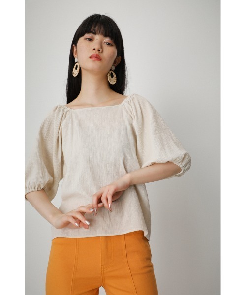 AZUL by moussy（アズールバイマウジー）の「2WAY SHIRRING PUFF BLOUSE/２WAYシャーリングパフブラウス（シャツ/ブラウス・レディース・オレンジ系その他/ブラック/アイボリー/カーキ・SMALL/MEDIUM）」の2枚目の写真