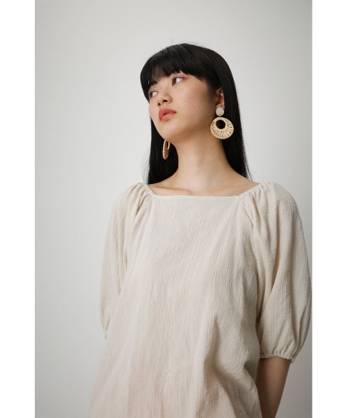 AZUL by moussy（アズールバイマウジー）の「2WAY SHIRRING PUFF BLOUSE/２WAYシャーリングパフブラウス（シャツ/ブラウス・レディース・オレンジ系その他/ブラック/アイボリー/カーキ・SMALL/MEDIUM）」の7枚目の写真