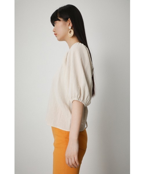 AZUL by moussy（アズールバイマウジー）の「2WAY SHIRRING PUFF BLOUSE/２WAYシャーリングパフブラウス（シャツ/ブラウス・レディース・オレンジ系その他/ブラック/アイボリー/カーキ・SMALL/MEDIUM）」の9枚目の写真