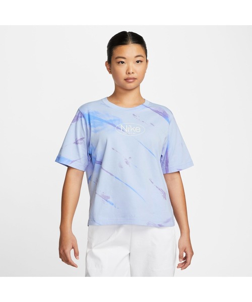 NIKE（ナイキ）の「ナイキ NIKE ナイキ ウィメンズ NSW ボクシー オプチミズム S/S Tシャツ（Tシャツ/カットソー・レディース・パープル/ピンク×イエロー・XL/M/L/S）」の2枚目の写真