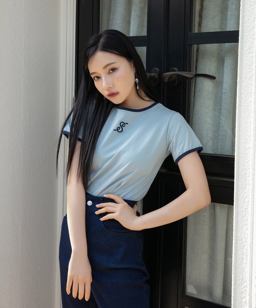 ANDGEEBEE(アンジービー)の「パイピングミニT(Tシャツ/カットソー・レディース・ホワイト/ブルー・MEDIUM)」の1枚目の写真