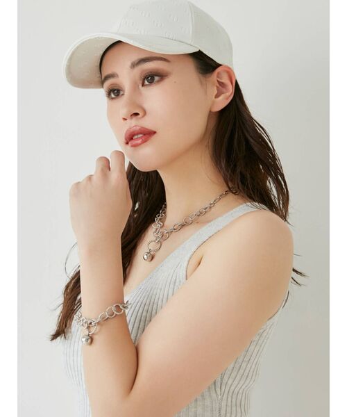 GYDA(ジェイダ)の「GG PATTERNエンボスキャップ(キャップ・レディース・オフホワイト/ブラック・FREE)」の4枚目の写真