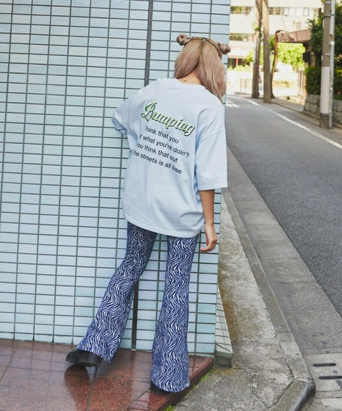 SHAGGIE（シャギー）の「BUMPINGバック刺繍オーバーTEEシャツ（Tシャツ/カットソー・レディース・ホワイト/ブルー・FREE）」の6枚目の写真
