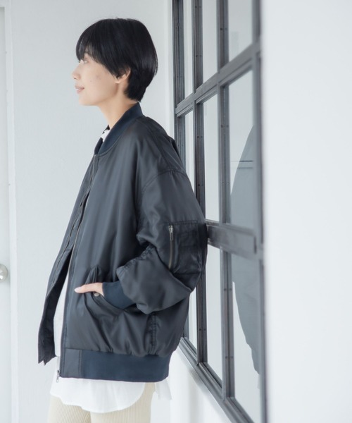 LEPSIM（レプシィム）の「MA-1中綿ブルゾン　353965（ブルゾン・レディース・グレイッシュベージュ/カーキ/ブラック・FREE）」の6枚目の写真