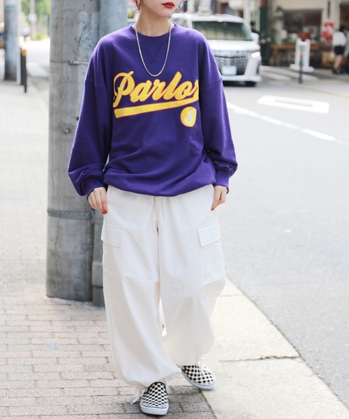 SPINNS（スピンズ）の「【ビッグシルエット】ロゴ クルーネックスウェット（スウェット・メンズ・アッシュグレー/ブラック/パープル/サックスブルー/ピンク/オレンジ/ロイヤルブルー・ONESIZE）」の5枚目の写真