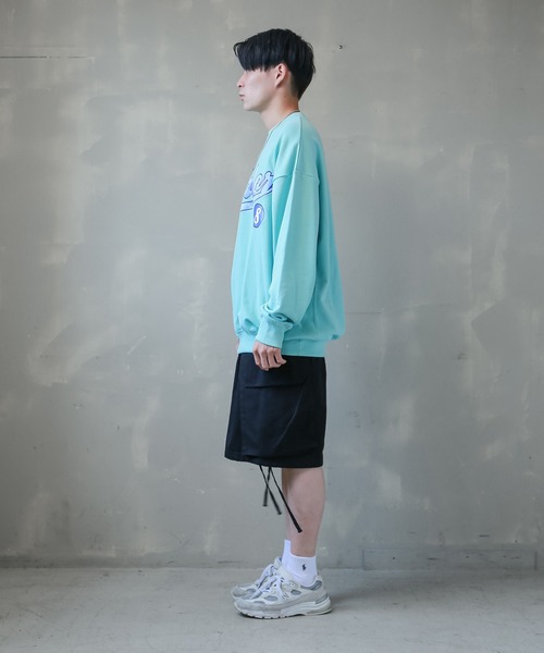 SPINNS（スピンズ）の「【ビッグシルエット】ロゴ クルーネックスウェット（スウェット・メンズ・アッシュグレー/ブラック/パープル/サックスブルー/ピンク/オレンジ/ロイヤルブルー・ONESIZE）」の22枚目の写真