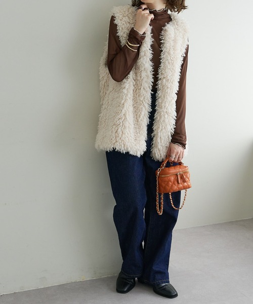 DISCOAT（ディスコート）の「【WEB限定】配色パイピングメローシアートップス（Tシャツ/カットソー・レディース・ブラウン/アイボリー/ブラック/ホワイト×グリーン・FREE）」の6枚目の写真