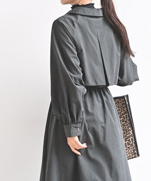 rps（アールピーエス）の「トレンチ風ワンピース（ワンピース・レディース・グレイッシュベージュ/ブルー/ブラック・フリー）」の10枚目の写真