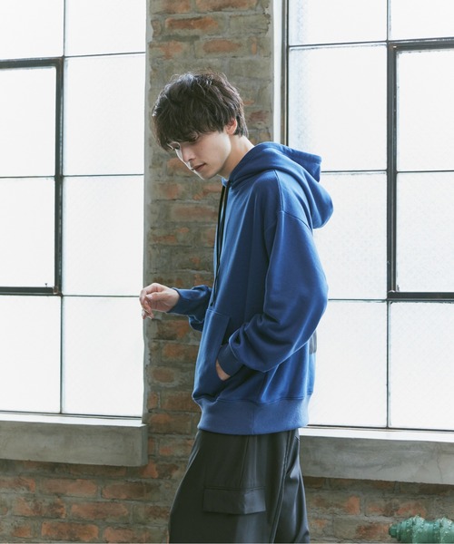 Alpinus（アルピナス）の「Alpinus - back design loose parka / バックデザインルーズパーカー（パーカー・メンズ・ネイビー/グリーン・SMALL/MEDIUM）」の6枚目の写真