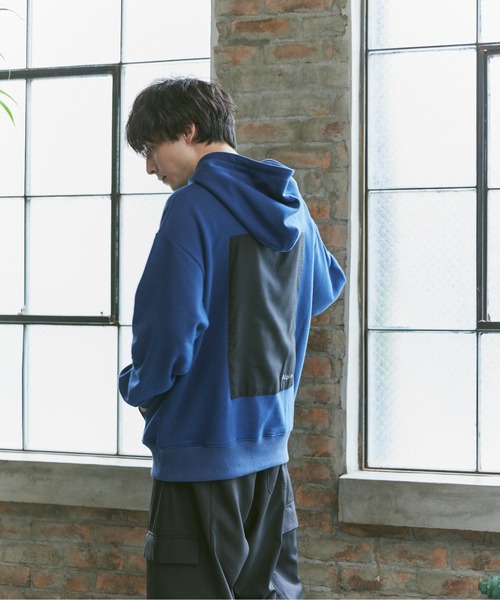 Alpinus（アルピナス）の「Alpinus - back design loose parka / バックデザインルーズパーカー（パーカー・メンズ・ネイビー/グリーン・SMALL/MEDIUM）」の7枚目の写真