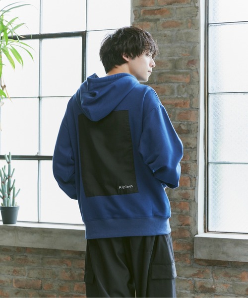 Alpinus（アルピナス）の「Alpinus - back design loose parka / バックデザインルーズパーカー（パーカー・メンズ・ネイビー/グリーン・SMALL/MEDIUM）」の8枚目の写真