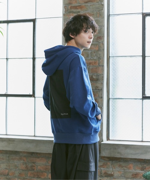 Alpinus（アルピナス）の「Alpinus - back design loose parka / バックデザインルーズパーカー（パーカー・メンズ・ネイビー/グリーン・SMALL/MEDIUM）」の9枚目の写真