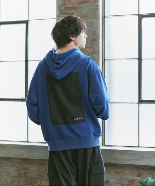 Alpinus（アルピナス）の「Alpinus - back design loose parka / バックデザインルーズパーカー（パーカー・メンズ・ネイビー/グリーン・SMALL/MEDIUM）」の10枚目の写真