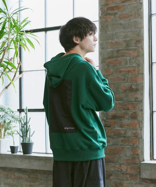 Alpinus（アルピナス）の「Alpinus - back design loose parka / バックデザインルーズパーカー（パーカー・メンズ・ネイビー/グリーン・SMALL/MEDIUM）」の13枚目の写真