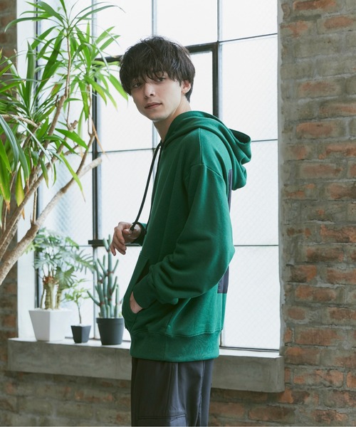 Alpinus（アルピナス）の「Alpinus - back design loose parka / バックデザインルーズパーカー（パーカー・メンズ・ネイビー/グリーン・SMALL/MEDIUM）」の14枚目の写真