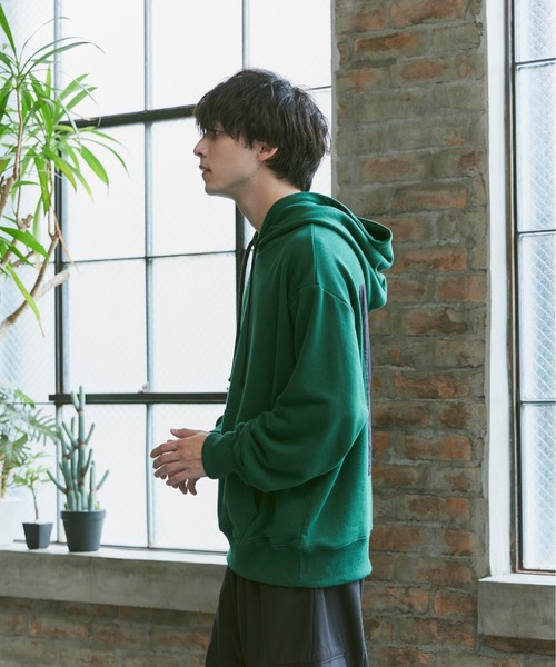 Alpinus（アルピナス）の「Alpinus - back design loose parka / バックデザインルーズパーカー（パーカー・メンズ・ネイビー/グリーン・SMALL/MEDIUM）」の15枚目の写真