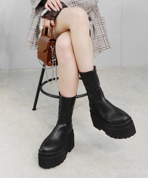 minia(ミニア)の「チャンキーウェッジフィットミドルブーツ(ブーツ・レディース・ブラック・LL/3L/S/M/L)」の12枚目の写真