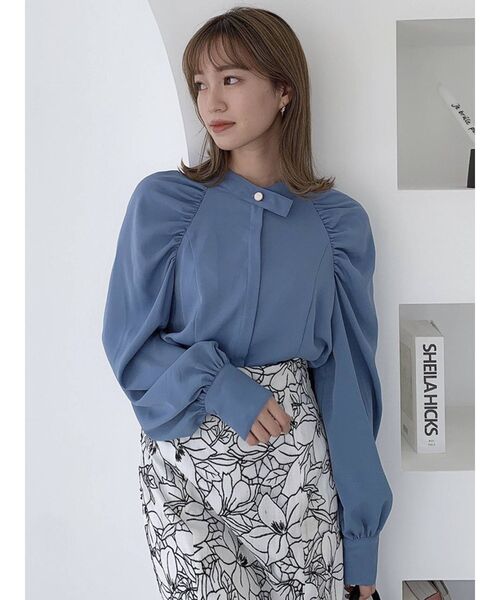 dazzlin(ダズリン)の「ギャザーショルダーブラウス(シャツ/ブラウス・レディース・オフホワイト/ピンク/ブルー・FREE)」の3枚目の写真