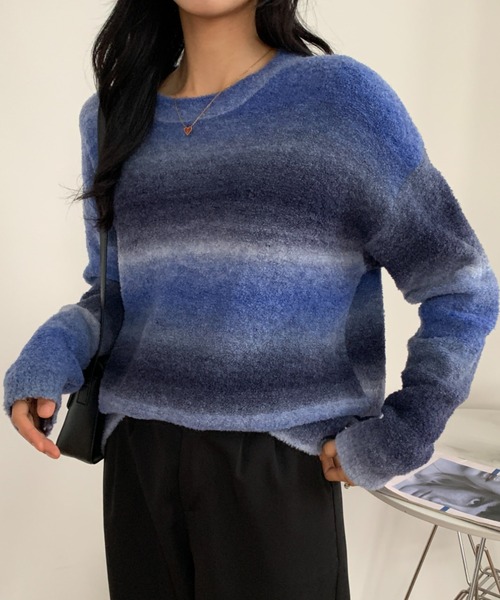 ECLIN(エクラン)の「グラデーションブークレニットプルオーバー(ニット/セーター・レディース・ブルー/ブラウン/パープル/ブラック・FREE)」の3枚目の写真