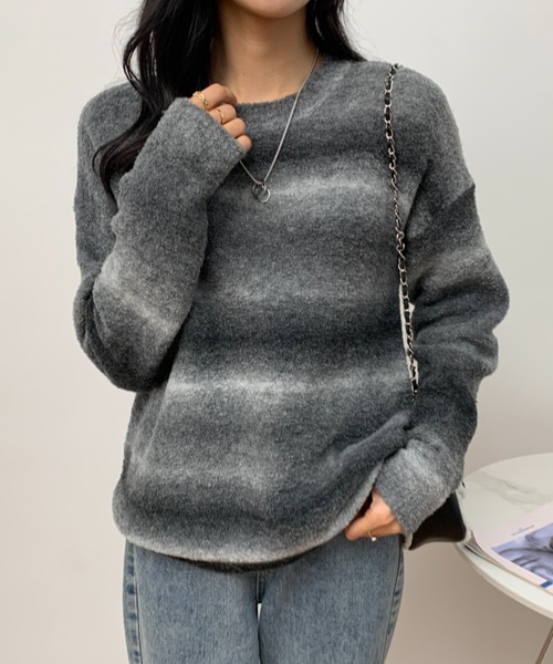 ECLIN(エクラン)の「グラデーションブークレニットプルオーバー(ニット/セーター・レディース・ブルー/ブラウン/パープル/ブラック・FREE)」の2枚目の写真