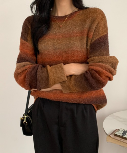 ECLIN(エクラン)の「グラデーションブークレニットプルオーバー(ニット/セーター・レディース・ブルー/ブラウン/パープル/ブラック・FREE)」の6枚目の写真
