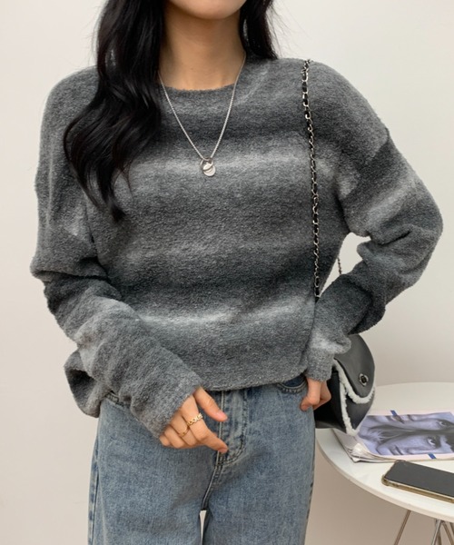 ECLIN(エクラン)の「グラデーションブークレニットプルオーバー(ニット/セーター・レディース・ブルー/ブラウン/パープル/ブラック・FREE)」の8枚目の写真