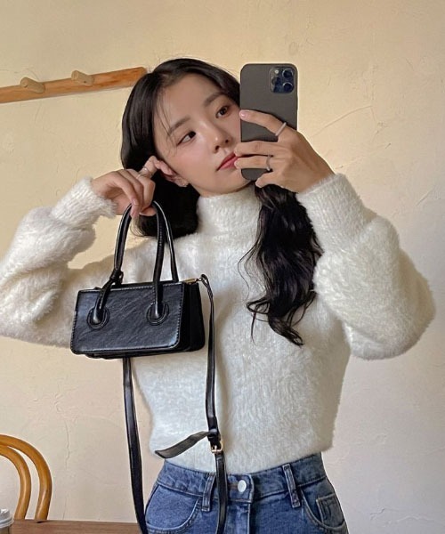 SONA（ソナ）の「SONA アンゴラハイネックニット（ニット/セーター・レディース・アイボリー/パープル・FREE）」の8枚目の写真