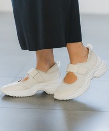 ベルトメッシュスニーカー
