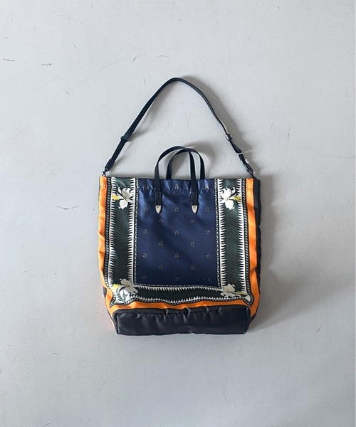 TOGA VIRILIS(トーガ ビリリース)の「TOGA VIRILIS print tote bag(トートバッグ・メンズ・レッド/ネイビー・FREE)」の2枚目の写真