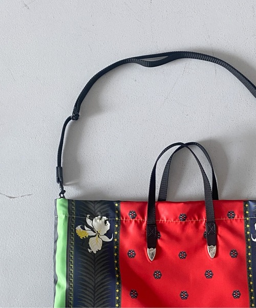 TOGA VIRILIS(トーガ ビリリース)の「TOGA VIRILIS print tote bag(トートバッグ・メンズ・レッド/ネイビー・FREE)」の5枚目の写真