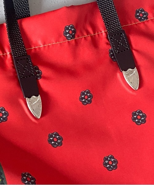 TOGA VIRILIS(トーガ ビリリース)の「TOGA VIRILIS print tote bag(トートバッグ・メンズ・レッド/ネイビー・FREE)」の6枚目の写真
