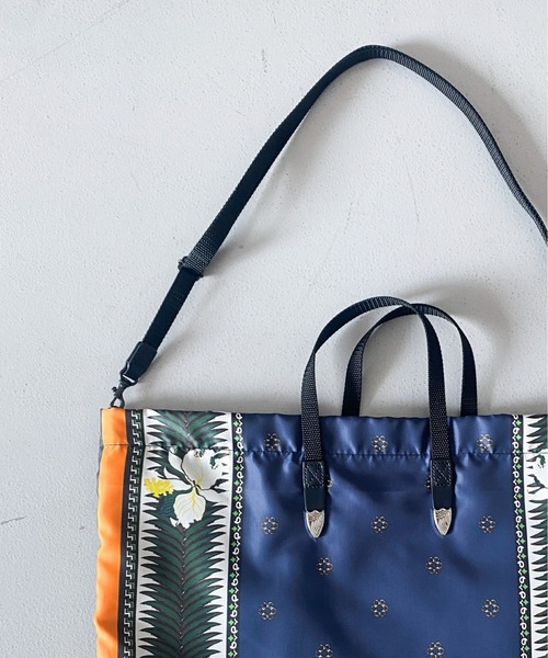 TOGA VIRILIS(トーガ ビリリース)の「TOGA VIRILIS print tote bag(トートバッグ・メンズ・レッド/ネイビー・FREE)」の3枚目の写真
