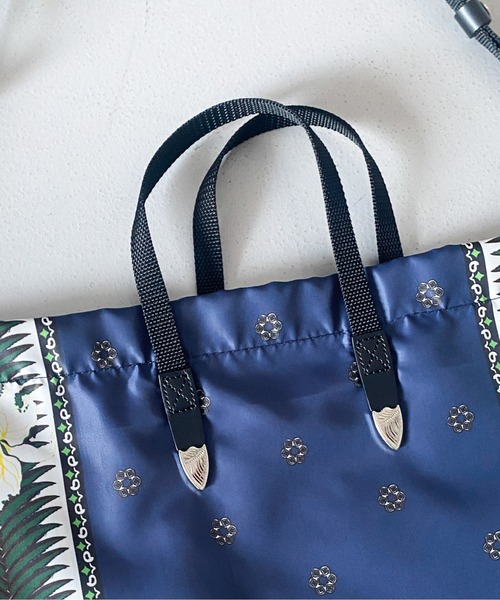 TOGA VIRILIS(トーガ ビリリース)の「TOGA VIRILIS print tote bag(トートバッグ・メンズ・レッド/ネイビー・FREE)」の4枚目の写真