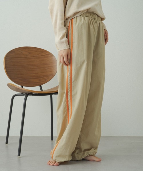 earthy(アーシー)の「【earthy_】ナイロンラインパンツ(その他パンツ・レディース・ブラック/ベージュ・SMALL/MEDIUM)」の3枚目の写真